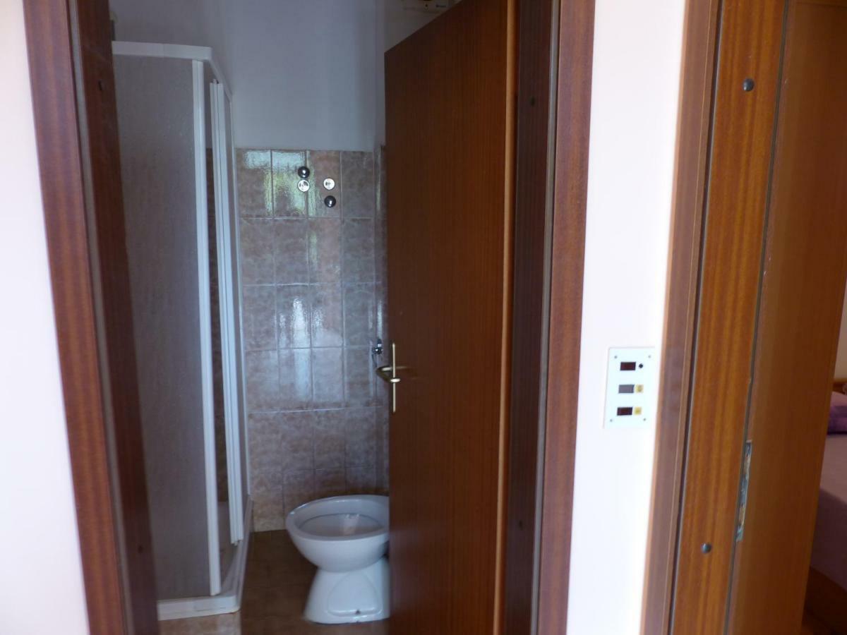 Apartment Ana Krnica Buitenkant foto