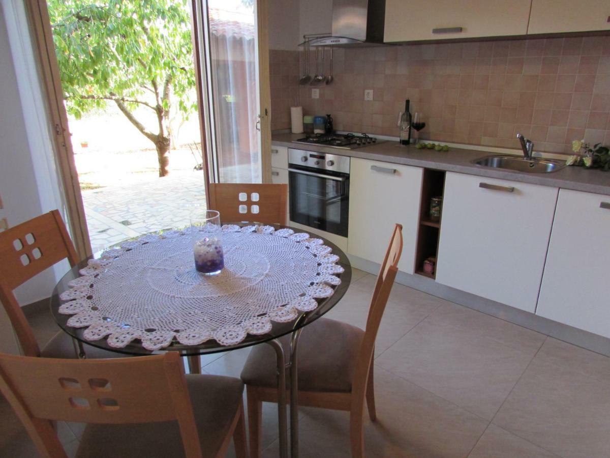 Apartment Ana Krnica Buitenkant foto